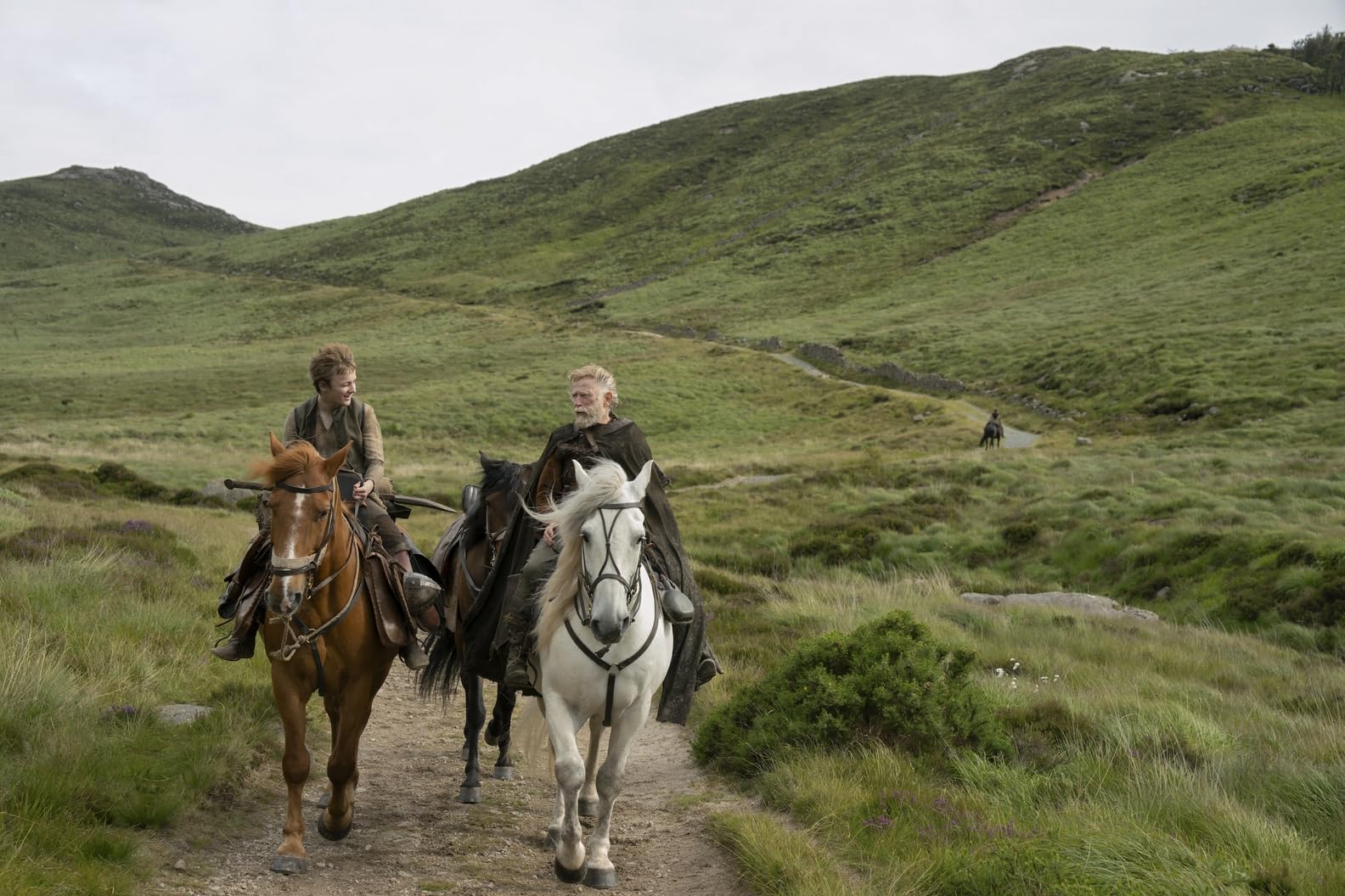 Un giovane Dunk in compagnia del suo cavaliere, Ser Alran di Pennytree
