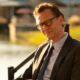 Tom Hiddleston interpreta Charles Krantz
