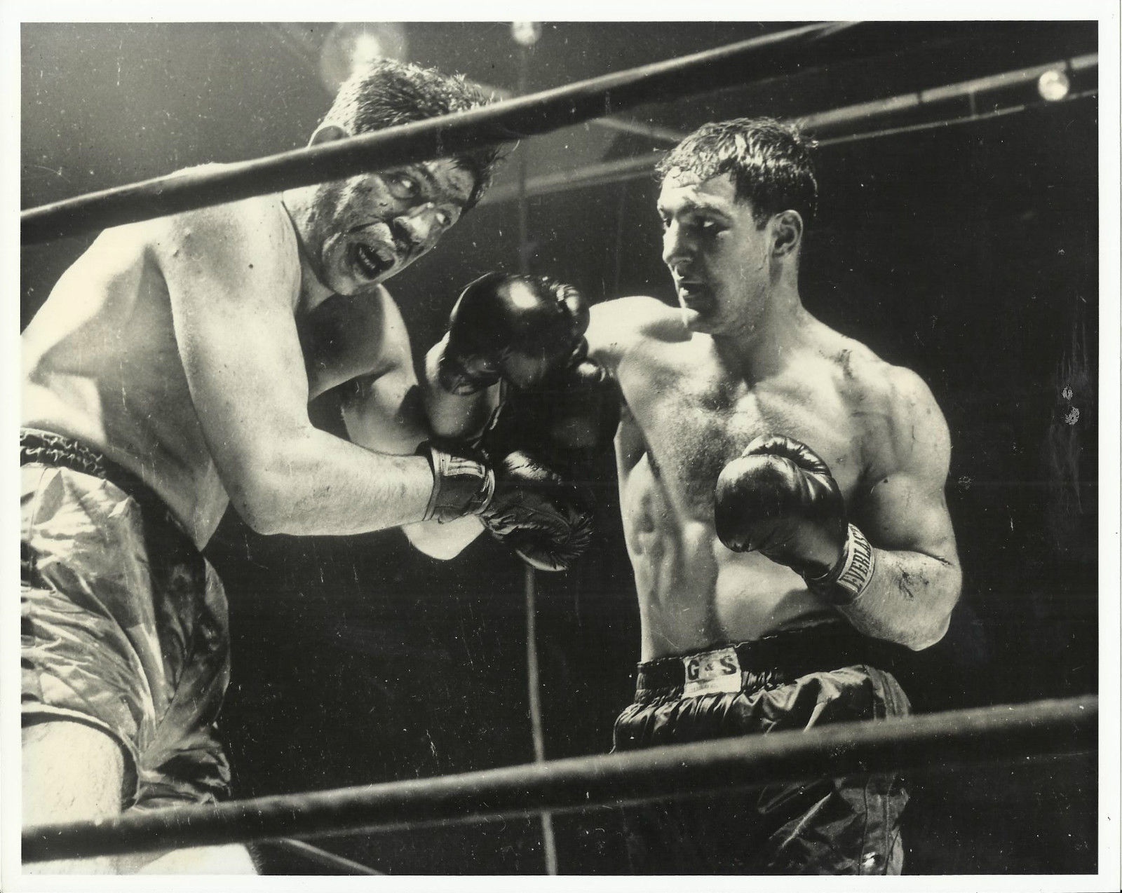 Carmine Vingo (a sinistra) sul ring contro Rocky Marciano (a destra)