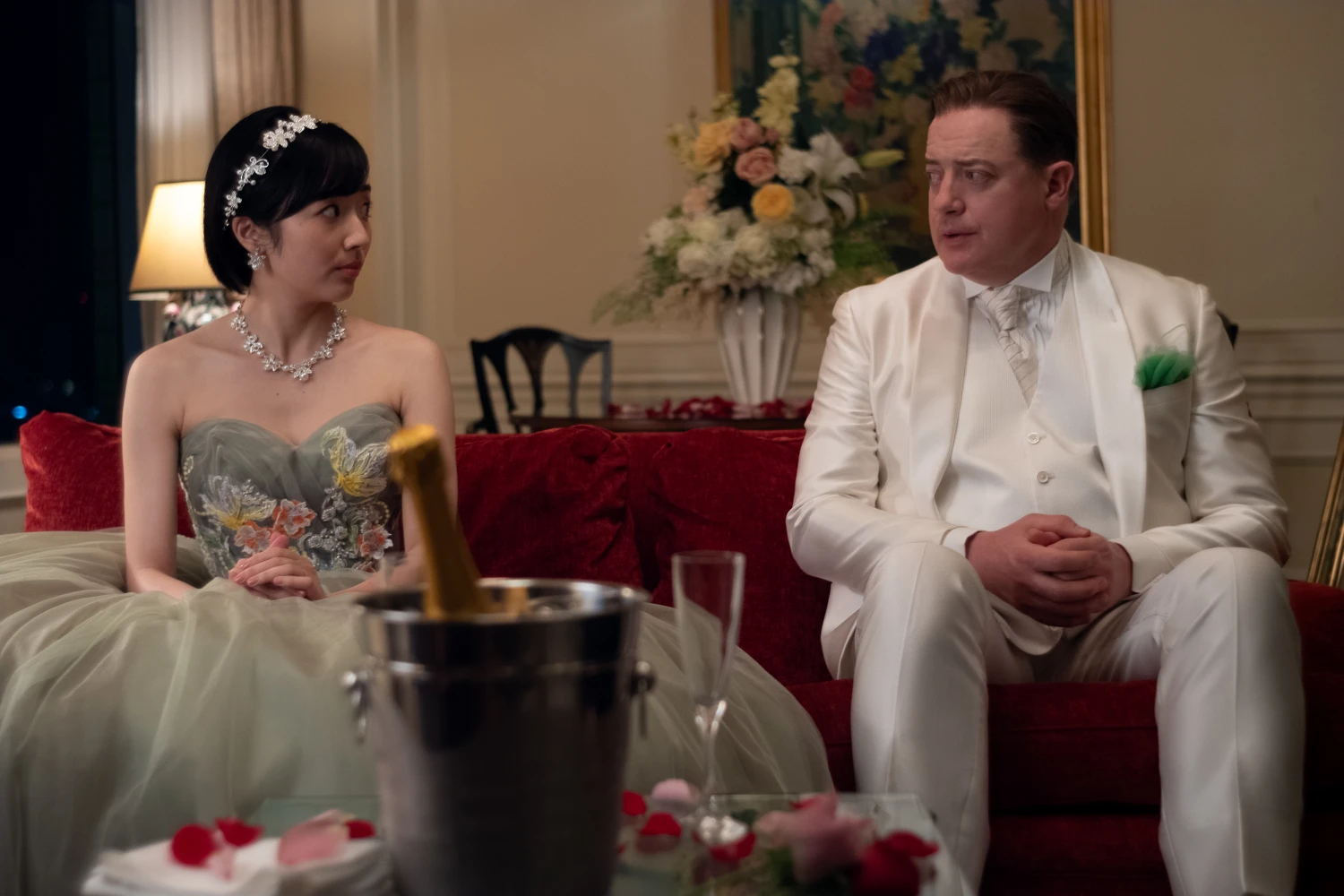 Misato Morita e Brendan Fraser in una scena di Rental Family