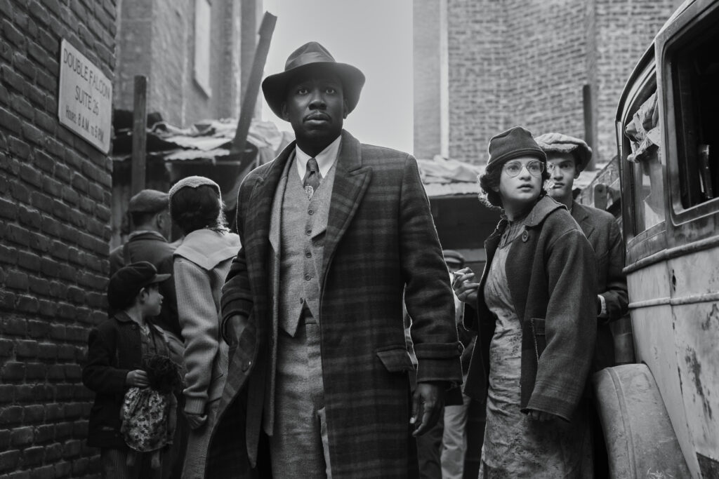 Robbie Robertson (Lamorne Morris) in SPIDER-NOIR
Photo: Aaron Epstein/Prime
© Amazon Content Services LLC