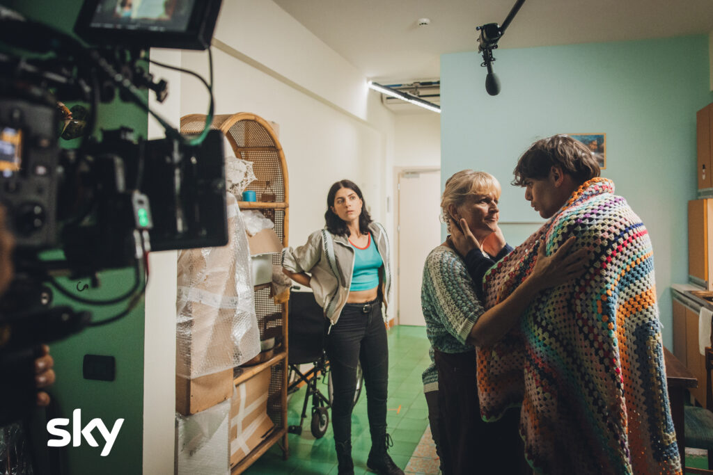 Immagini dall'episodio 4 di Rosa Elettrica in Fuga con il Nemico