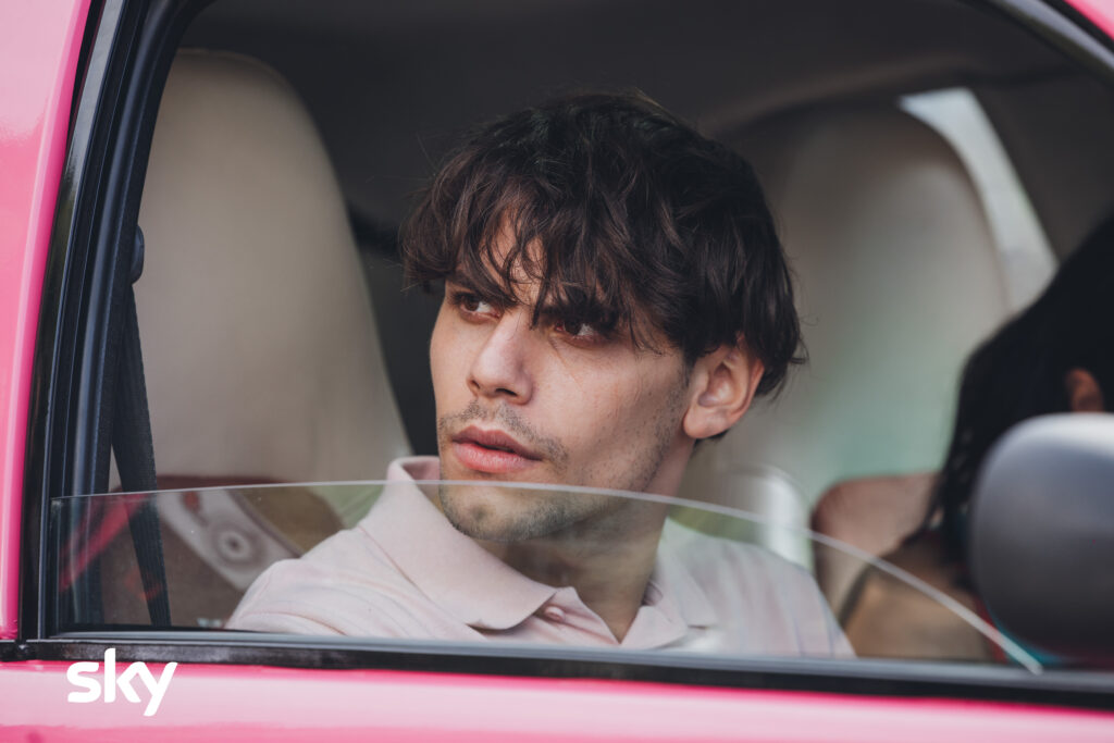 Immagini dall'episodio 4 di Rosa Elettrica in Fuga con il Nemico