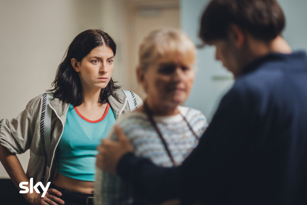Immagini dall'episodio 4 di Rosa Elettrica in Fuga con il Nemico