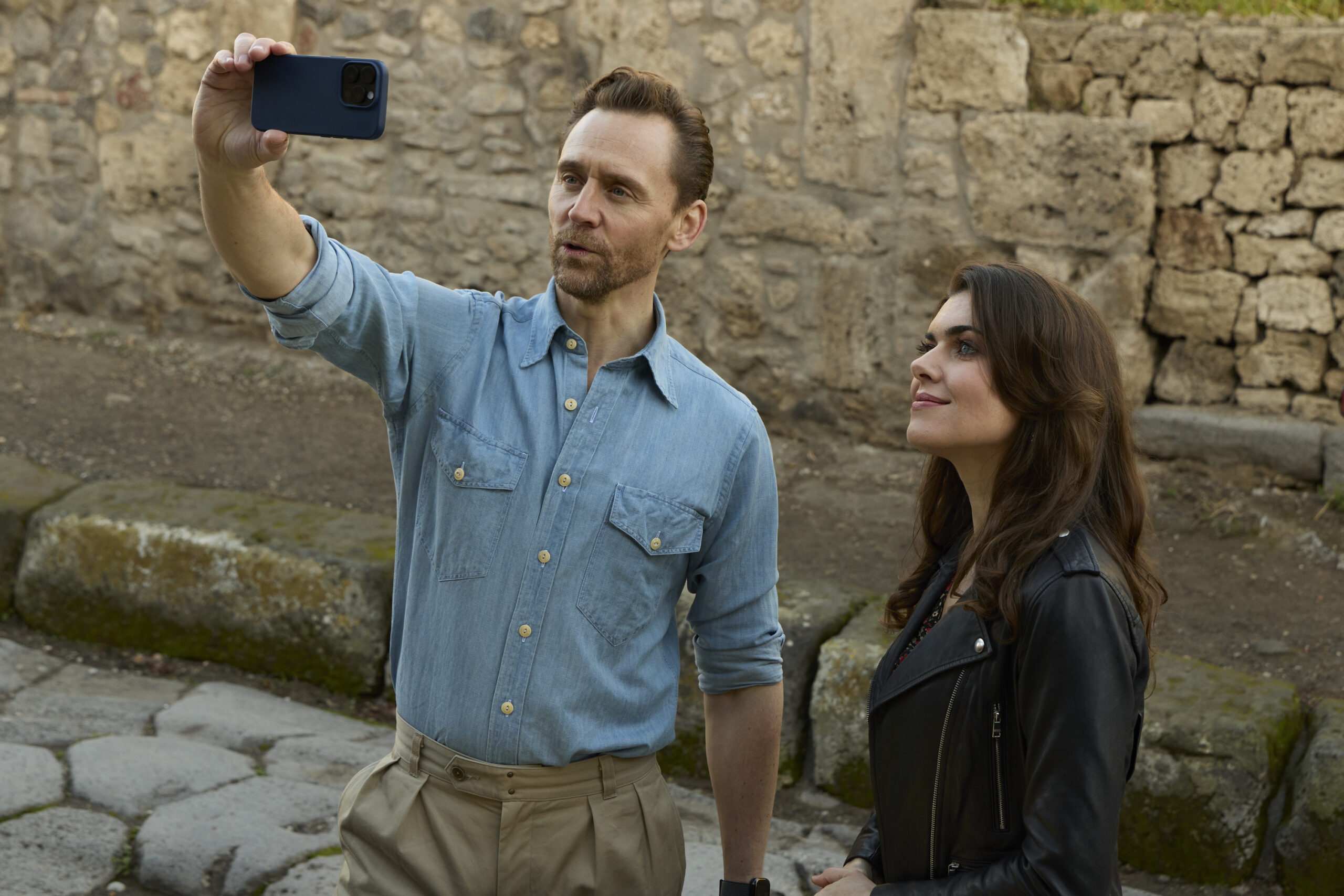Tom Hiddleston con Professor Caitie Barrett