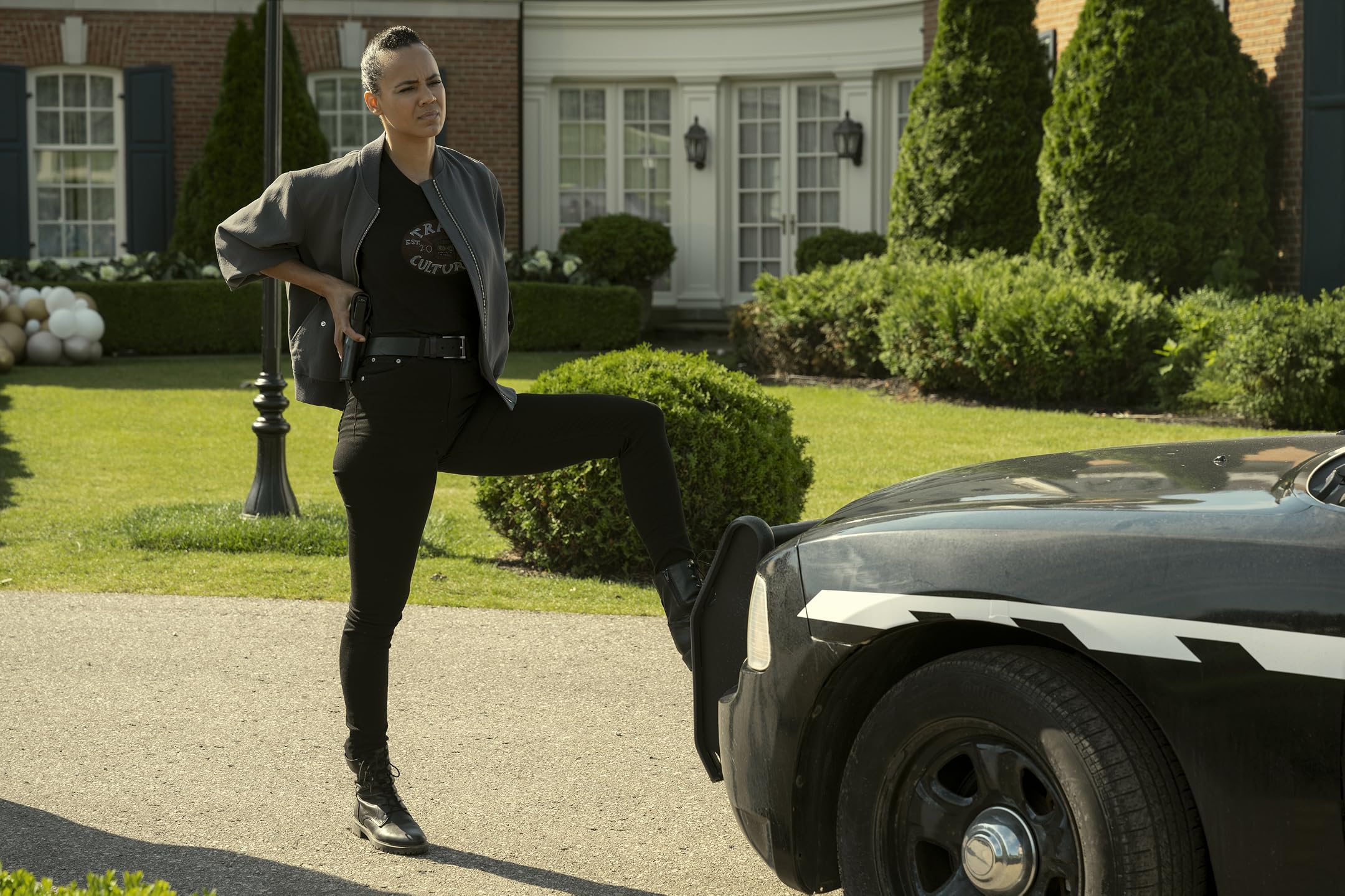 Maria Sten interpreta Neagley per la prima volta nella seconda stagione di Reacher